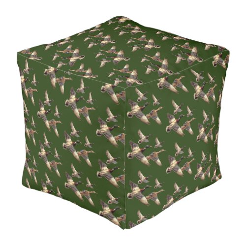 Pouf vert avec canards colverts en vol